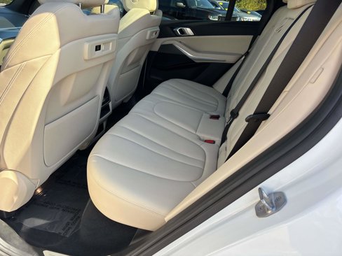 Used 2022 BMW X5 xDrive40i w/ Premium Package image 9