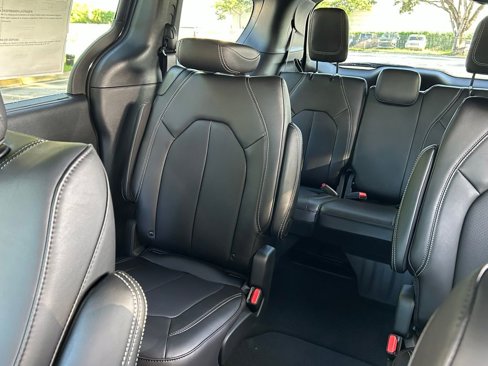 New 2025 Chrysler Pacifica Select image 13