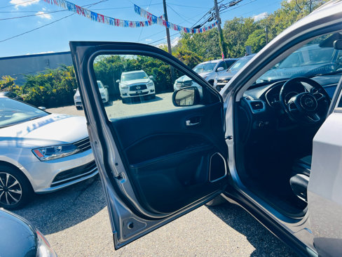 Used 2019 Jeep Compass Latitude w/ Popular Equipment Group image 9