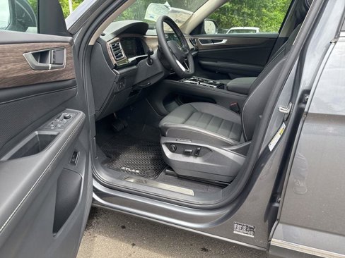 New 2025 Volkswagen Atlas SEL image 9