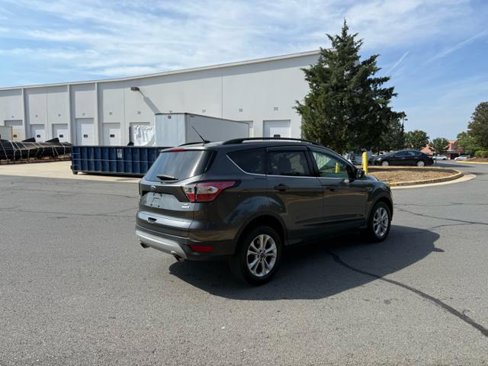 Used 2018 Ford Escape SE image 3