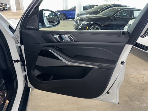 Certified 2025 BMW X5 xDrive40i w/ Climate Comfort Package image 9