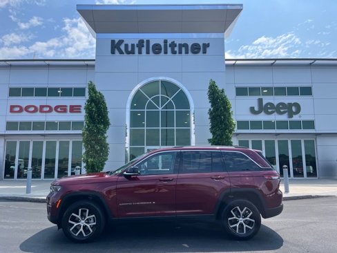 Used 2023 Jeep Grand Cherokee Limited image 1