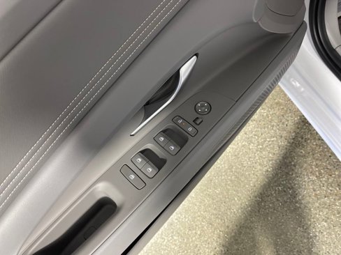 New 2025 Hyundai Elantra SEL image 18