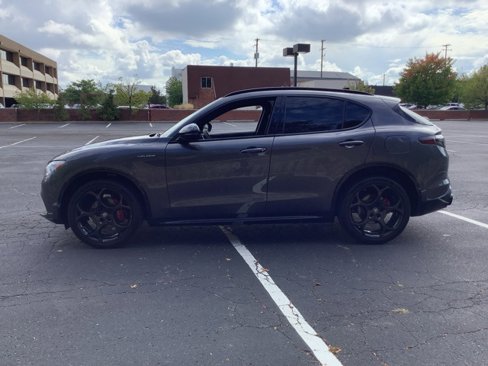 New 2025 Alfa Romeo Stelvio Sprint image 2