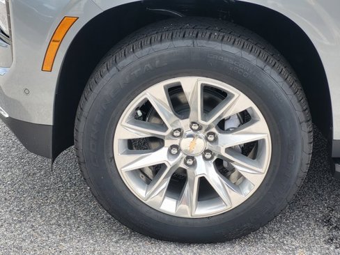 New 2025 Chevrolet Suburban Premier image 9