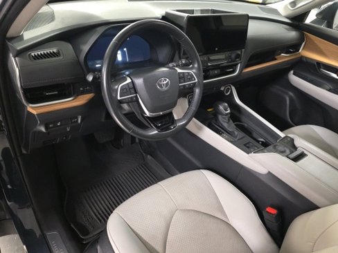 Used 2024 Toyota Grand Highlander Limited image 9