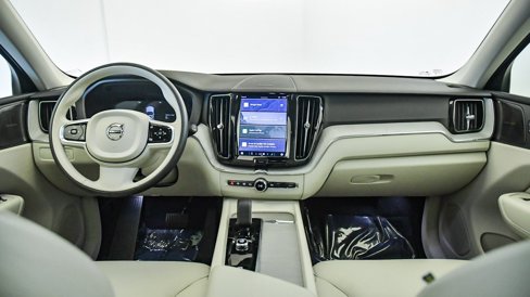 Certified 2025 Volvo XC60 T8 Plus w/ Protection Package Premier image 15
