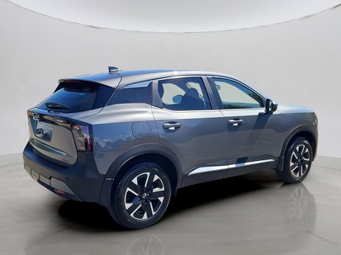 Used 2025 Nissan Kicks SV image 3