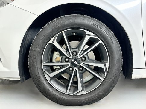 Used 2024 Kia Forte LXS image 11