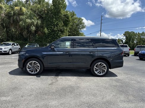 New 2025 Lincoln Navigator Reserve image 6