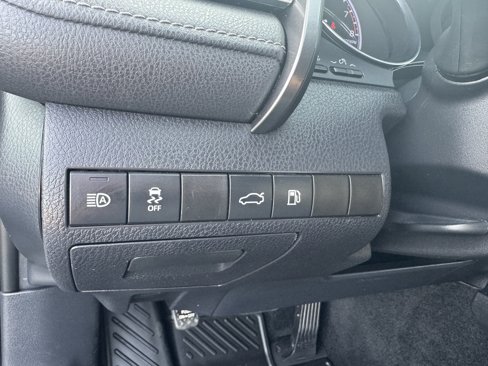 Used 2018 Toyota Camry SE image 14