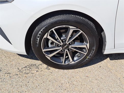 Used 2022 Kia Forte LXS image 9