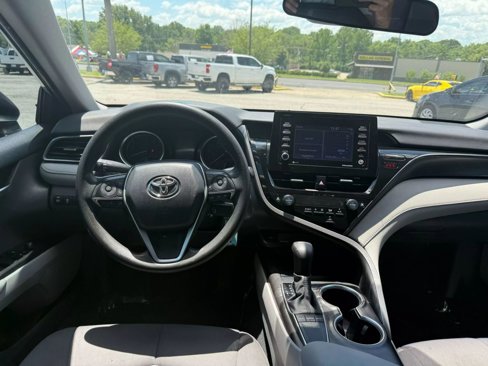 Used 2022 Toyota Camry LE image 11