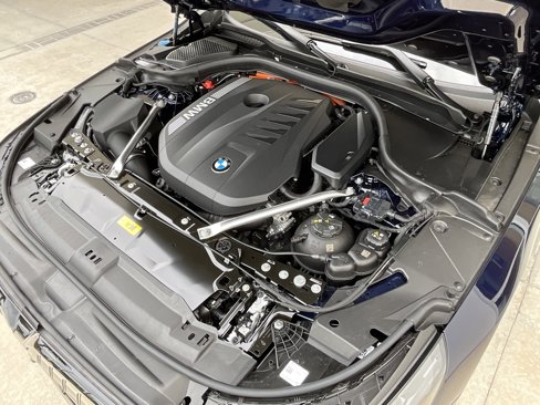 New 2026 BMW 550e xDrive image 32