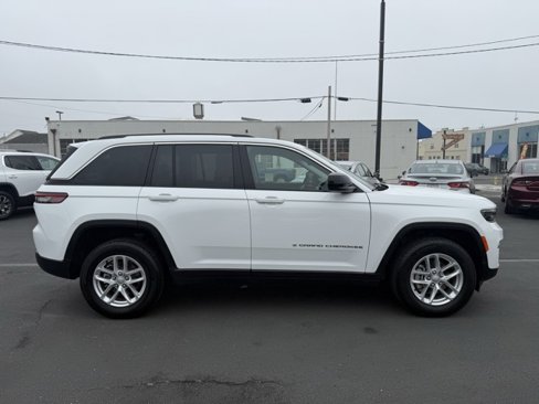 Used 2023 Jeep Grand Cherokee Laredo X image 6