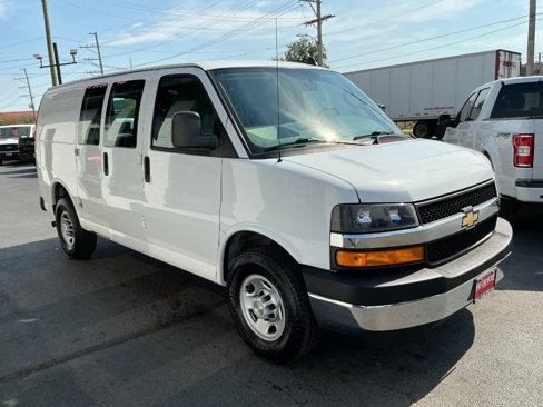 Used 2018 Chevrolet Express 3500 w/ Driver Convenience Package image 3