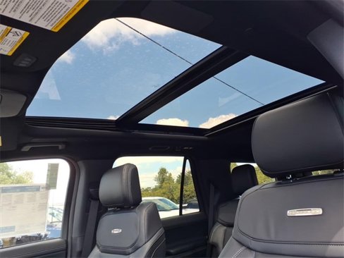 New 2025 Ford Expedition Platinum image 6