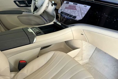 New 2026 Mercedes-Benz EQS 400 4MATIC SUV image 17