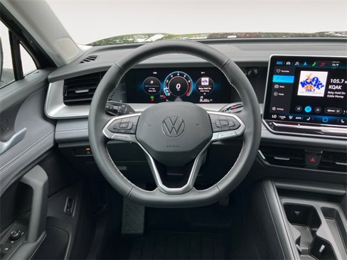 New 2025 Volkswagen Tiguan SE image 12