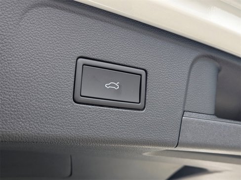 New 2025 Volkswagen Atlas SEL image 31