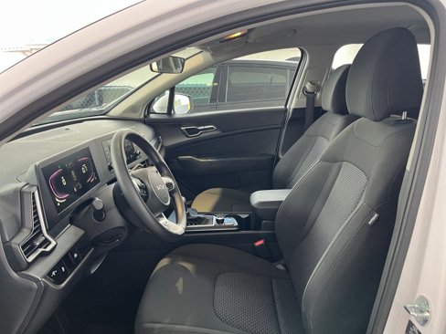 Used 2025 Kia Sportage LX image 27