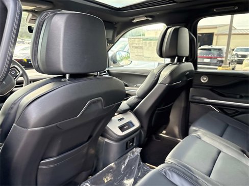 New 2025 Lincoln Navigator L Reserve w/ Jet Appearance Package image 17