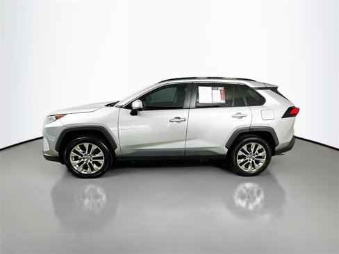 Used 2021 Toyota RAV4 XLE Premium image 5