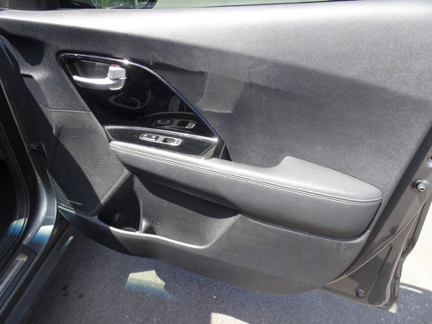 Used 2017 Kia Niro Touring w/ Advanced Technology Package image 16