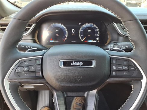 Used 2024 Jeep Grand Cherokee L Limited image 16