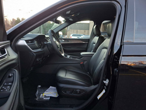 New 2025 Jeep Grand Cherokee L Limited w/ Black Appearance Package image 7