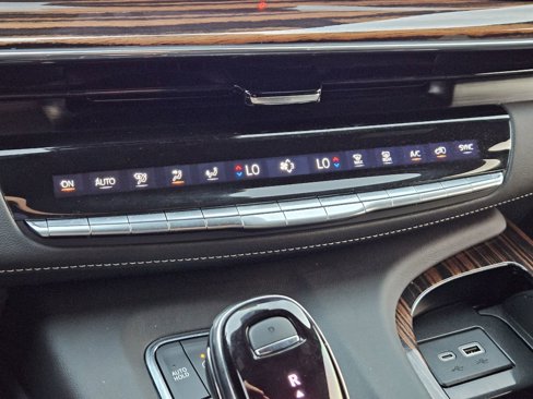 Certified 2024 Cadillac Escalade Premium Luxury image 23