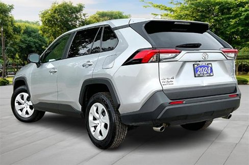 Used 2024 Toyota RAV4 LE image 2