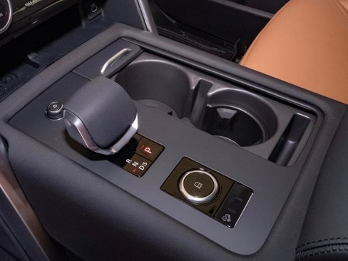 New 2025 Land Rover Discovery Metropolitan Edition image 29