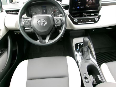Used 2025 Toyota Corolla LE image 11