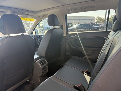 Used 2019 Volkswagen Tiguan SE image 25