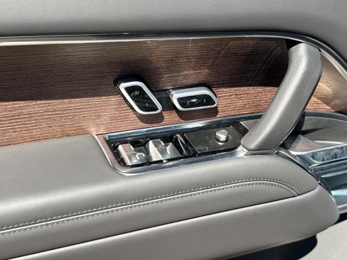 New 2025 Land Rover Range Rover SE image 17