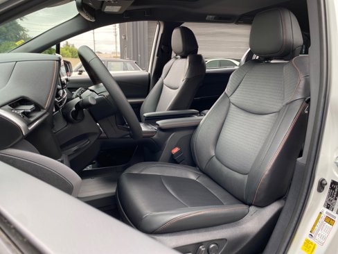 Used 2024 Toyota Sienna XSE image 19