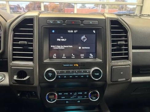 Used 2019 Ford Expedition XLT image 20