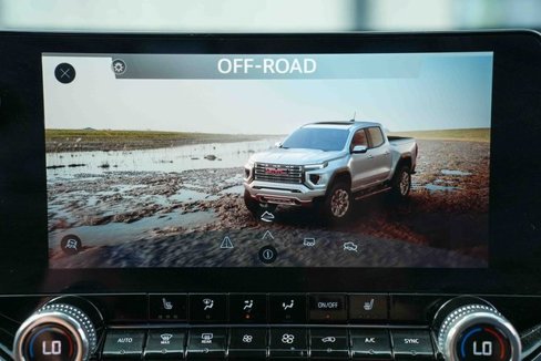 Used 2025 GMC Canyon AT4 image 39
