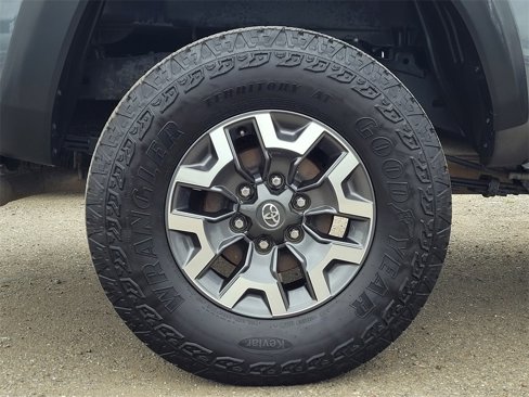 Used 2023 Toyota Tacoma TRD Off-Road image 9