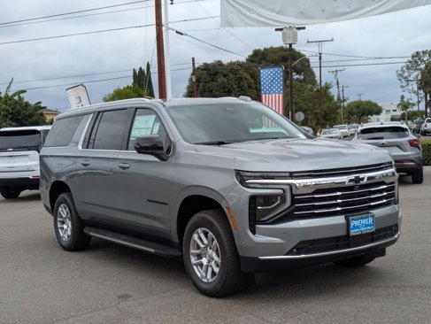New 2026 Chevrolet Suburban LT image 7