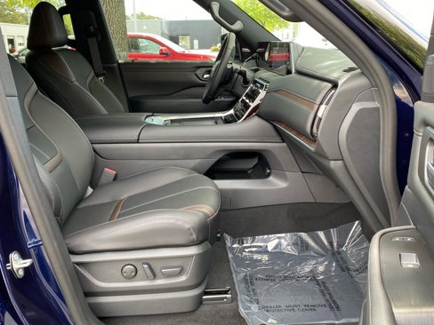 New 2025 Nissan Armada SL w/ Captain's Chari Seat Package image 36