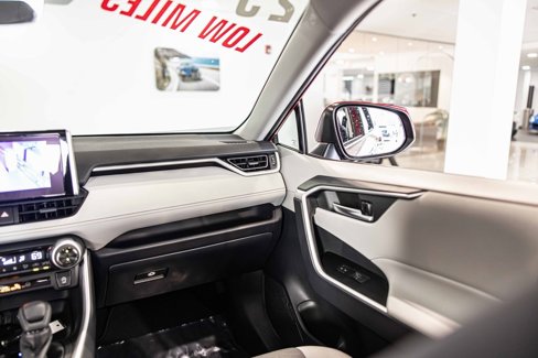 Used 2025 Toyota RAV4 XLE image 36