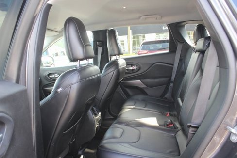 Used 2020 Jeep Cherokee Limited image 22