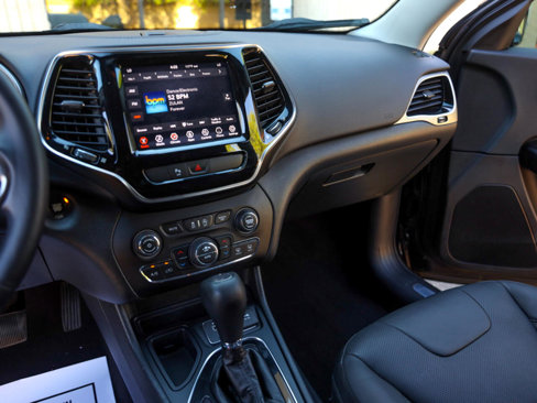 Used 2020 Jeep Cherokee Limited image 40