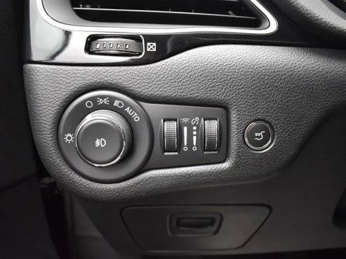 Used 2023 Jeep Cherokee Altitude Lux image 22