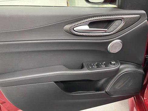 New 2024 Alfa Romeo Giulia Quadrifoglio image 2