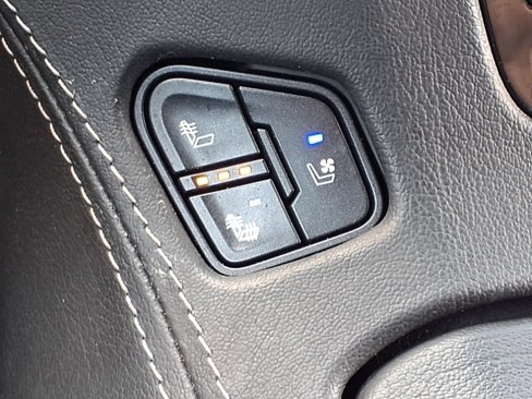 Used 2020 GMC Yukon XL Denali image 22