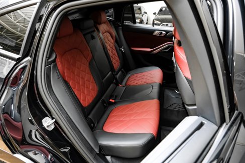 Used 2025 BMW X6 M60i w/ Executive Package image 38